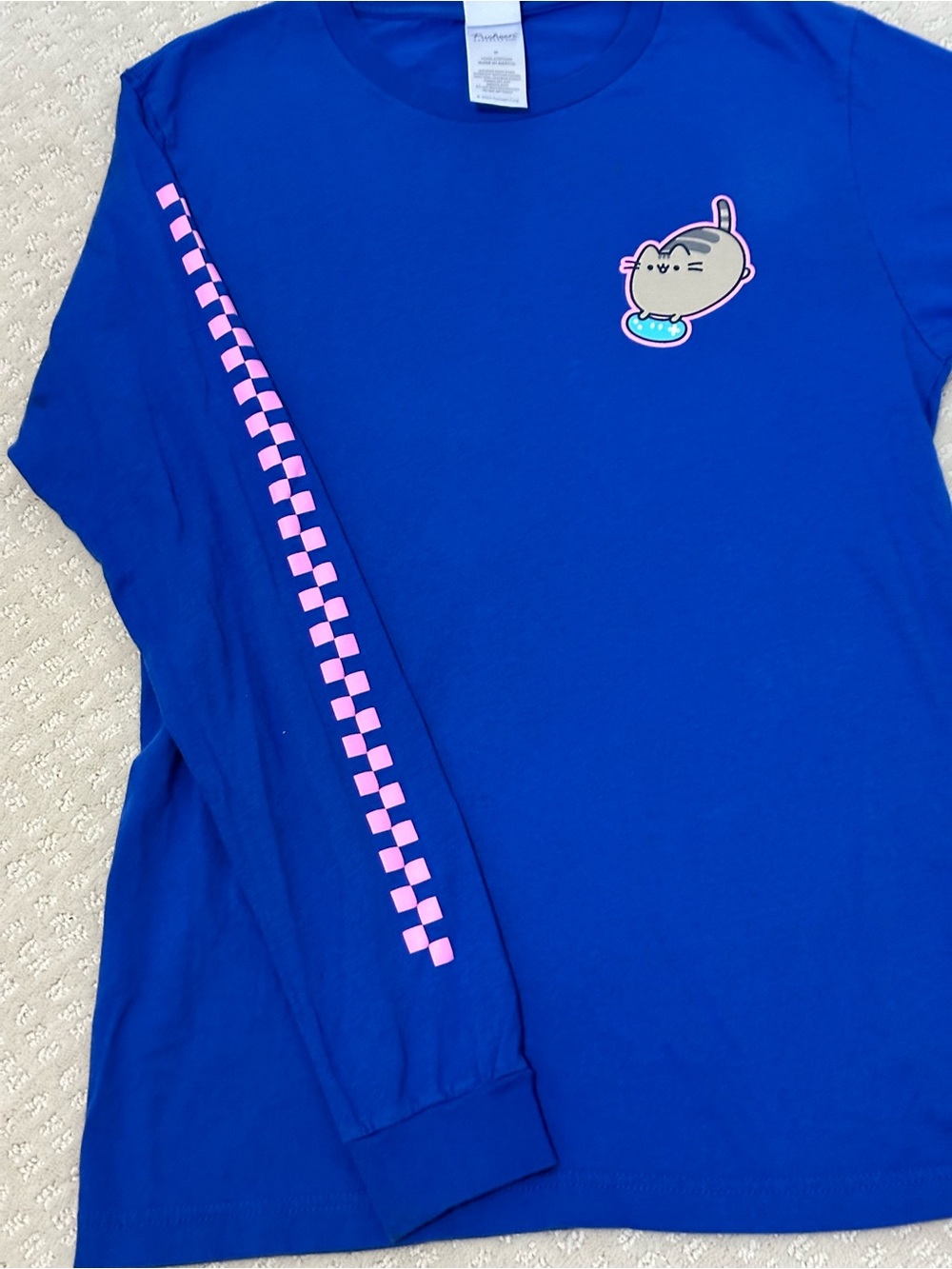 Med Pusheen Shop Long-Sleeve Tee e/Pink Checker Sleeve